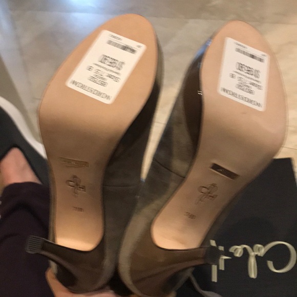 Heels - Picture 3 of 3